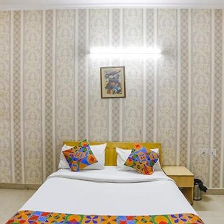 Fabexpress Ap International Hotel Noida Bagian luar foto