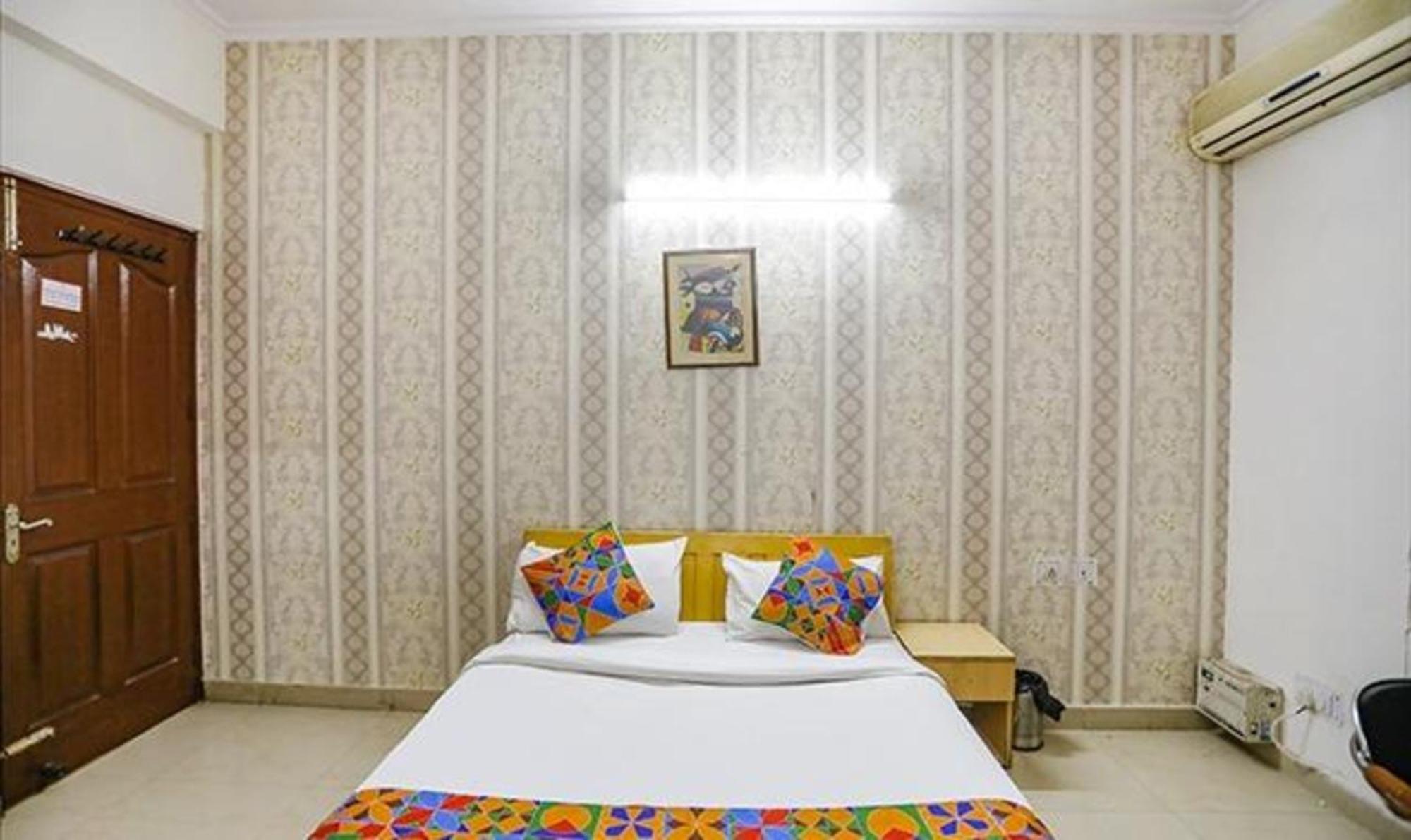 Fabexpress Ap International Hotel Noida Bagian luar foto