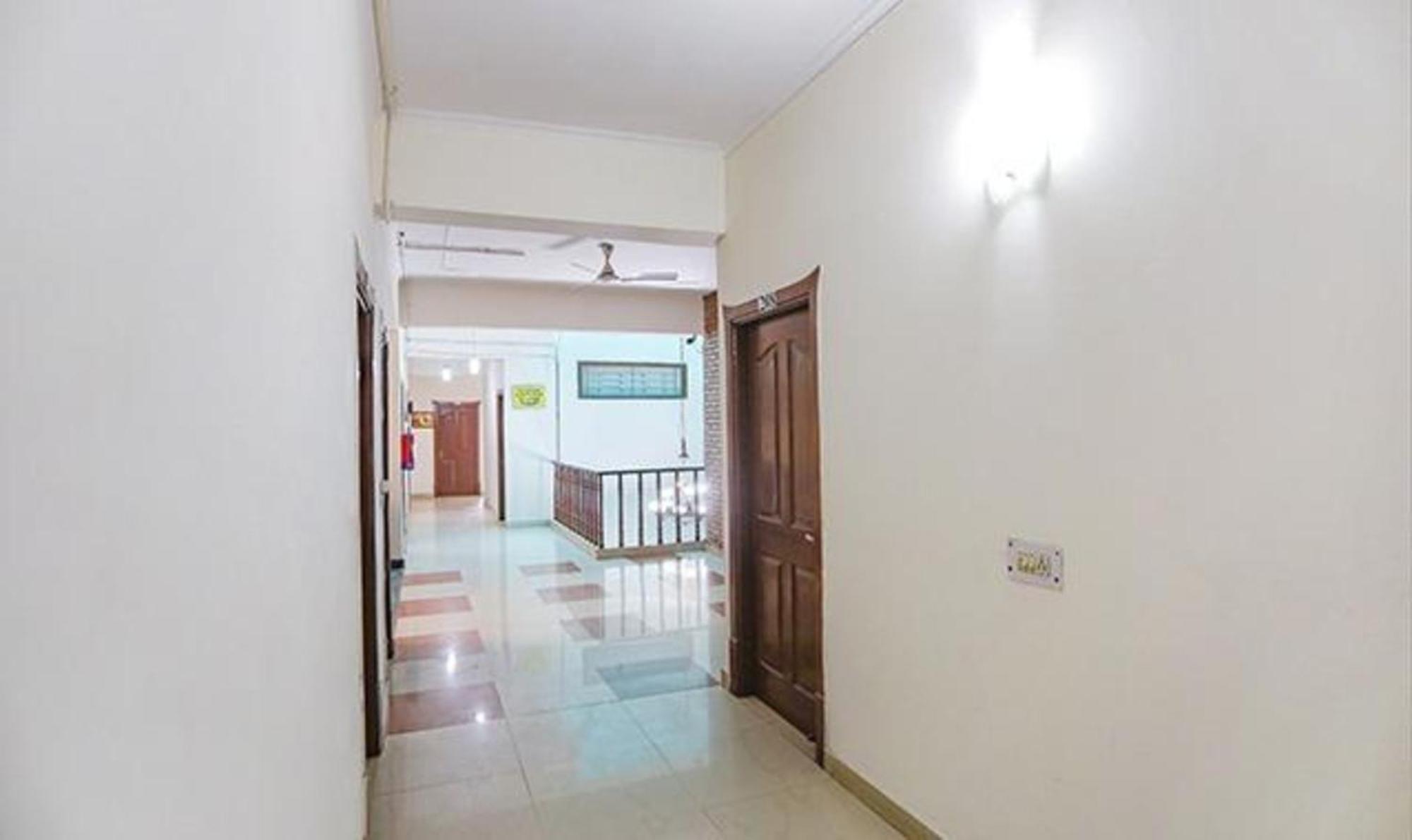 Fabexpress Ap International Hotel Noida Bagian luar foto