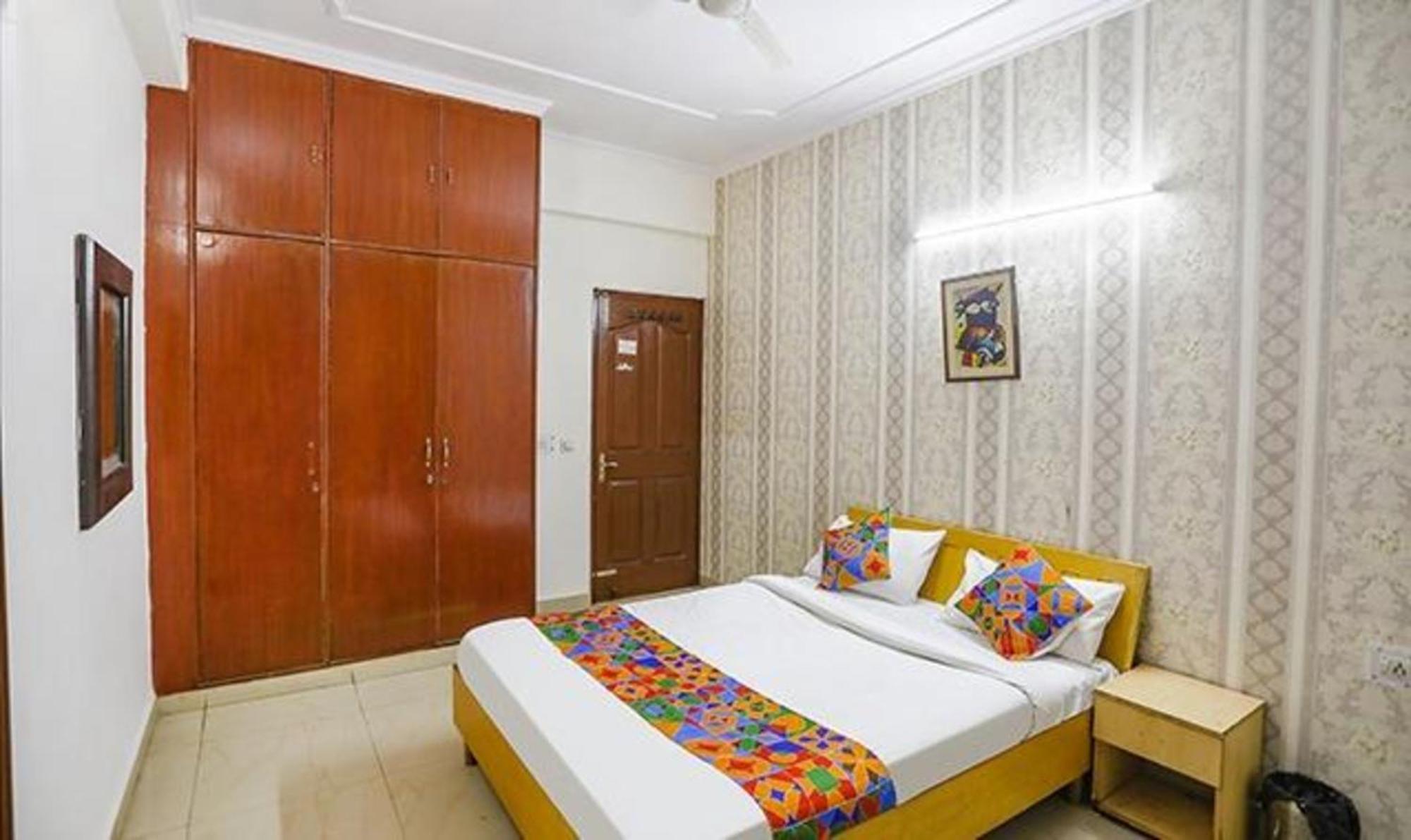 Fabexpress Ap International Hotel Noida Bagian luar foto