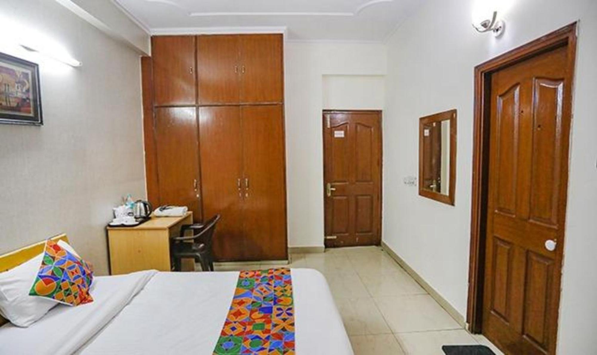 Fabexpress Ap International Hotel Noida Bagian luar foto