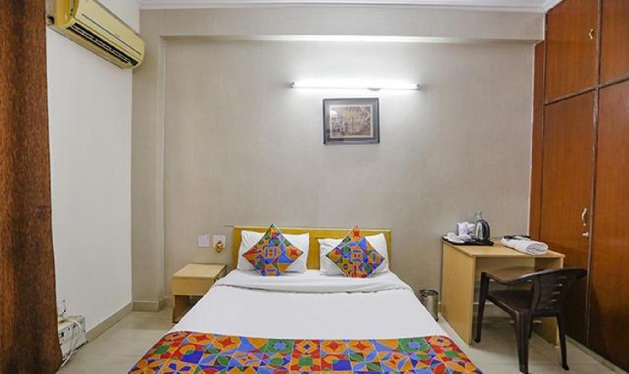 Fabexpress Ap International Hotel Noida Bagian luar foto