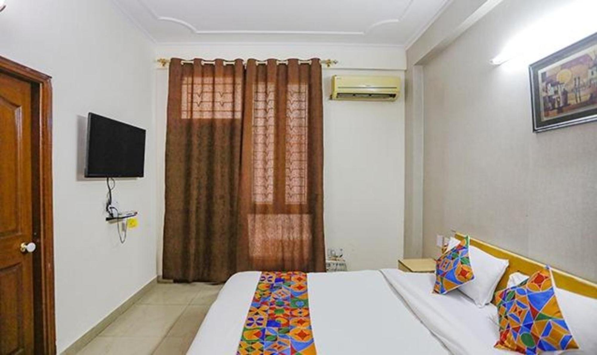 Fabexpress Ap International Hotel Noida Bagian luar foto