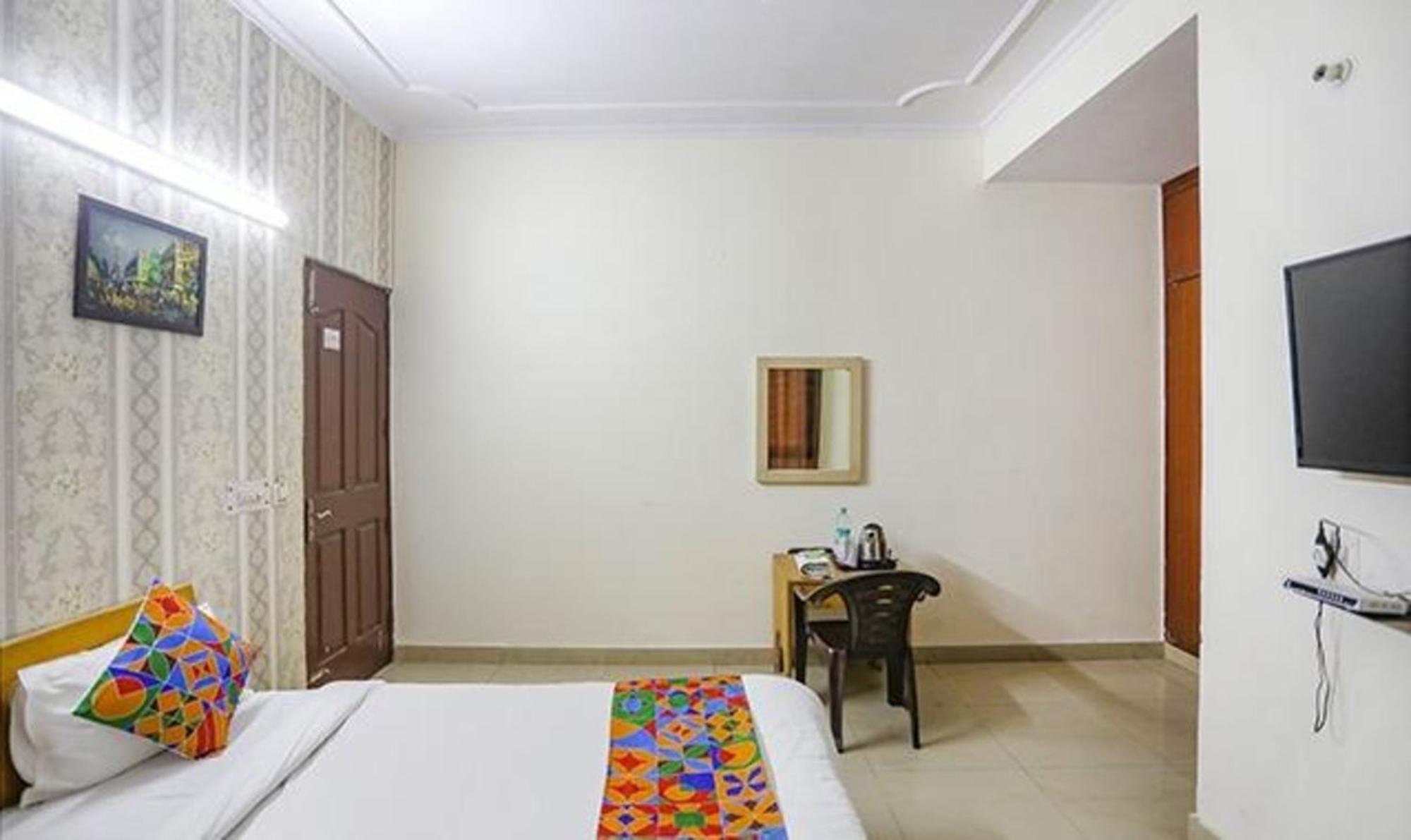 Fabexpress Ap International Hotel Noida Bagian luar foto