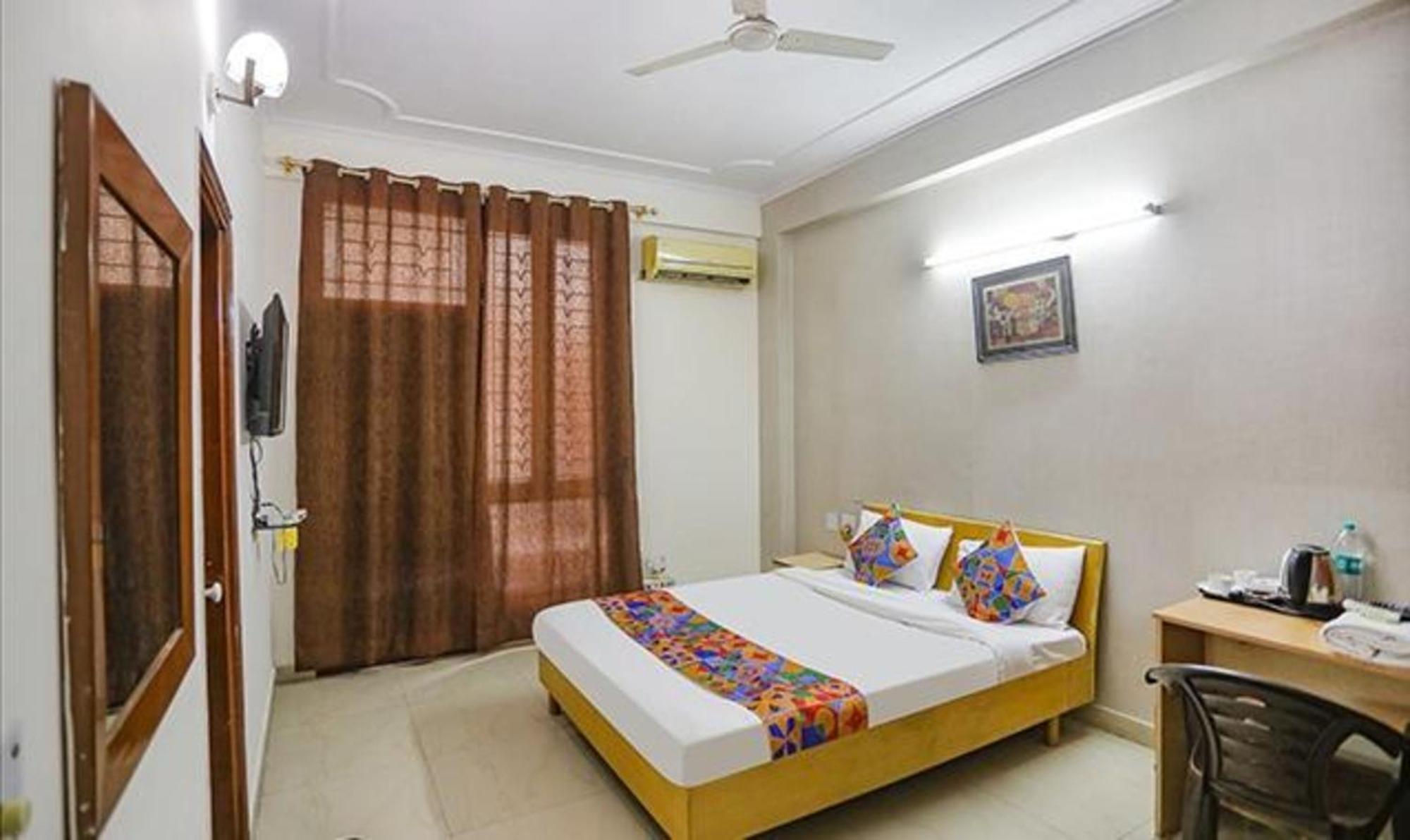 Fabexpress Ap International Hotel Noida Bagian luar foto