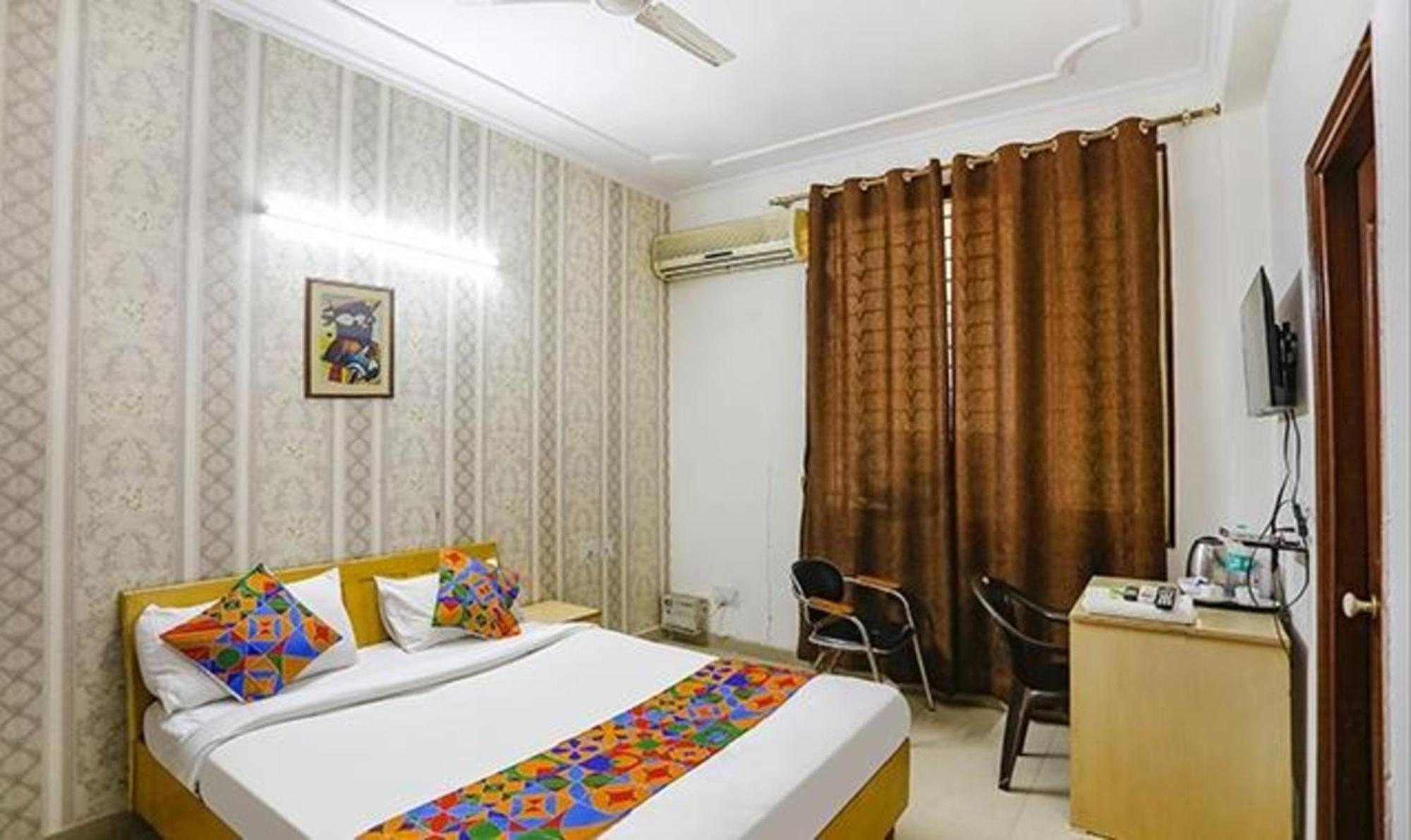 Fabexpress Ap International Hotel Noida Bagian luar foto