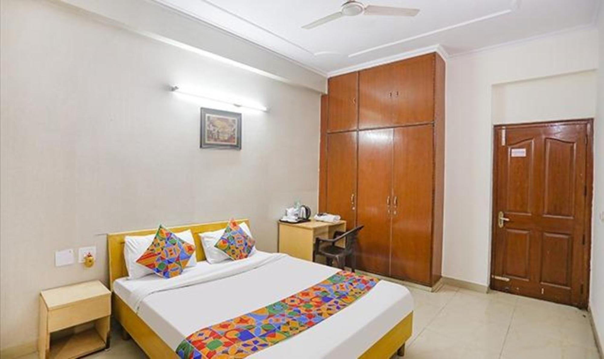 Fabexpress Ap International Hotel Noida Bagian luar foto