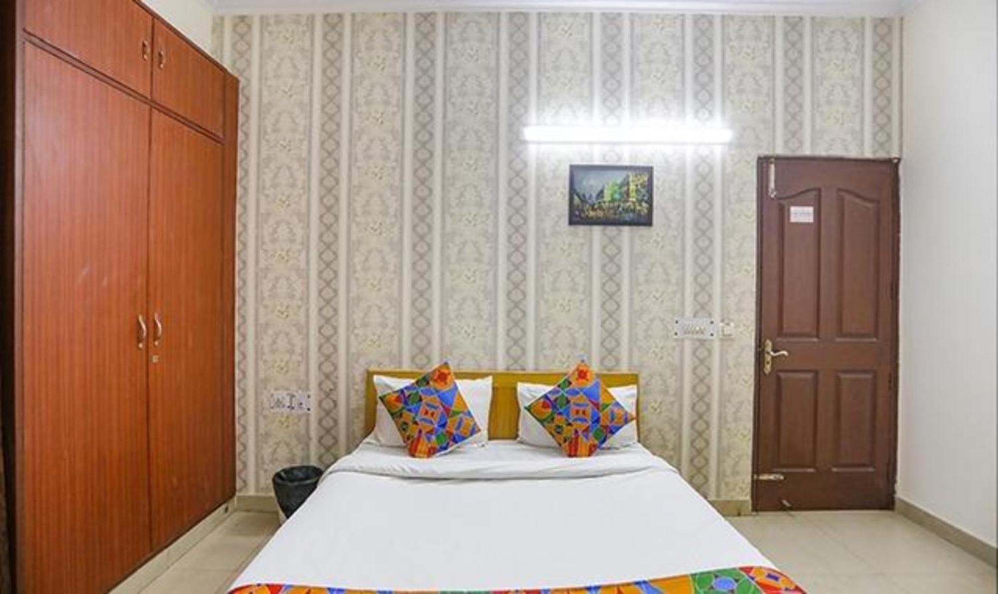 Fabexpress Ap International Hotel Noida Bagian luar foto